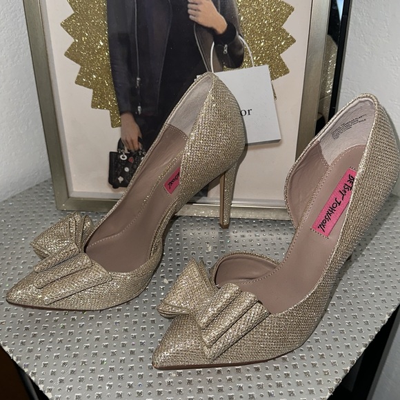 PRICE IS FIRM: Betsey Johnson Women's PRINCE d'Orsay Pump in Shimmery Gold - Picture 4 of 8